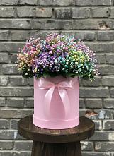 Цветочная композиция из Гипсофила и Розы в шляпной коробке в Себрово