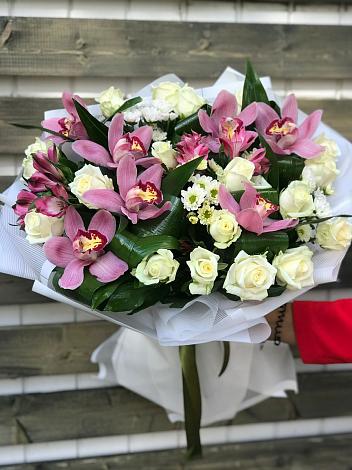 Букет цветов из: Розы и Хризантемы в Себрово
