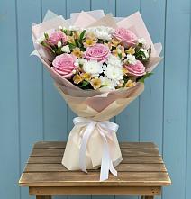Букет цветов из:  Гвоздики, Орхидеи и Розы в Себрово