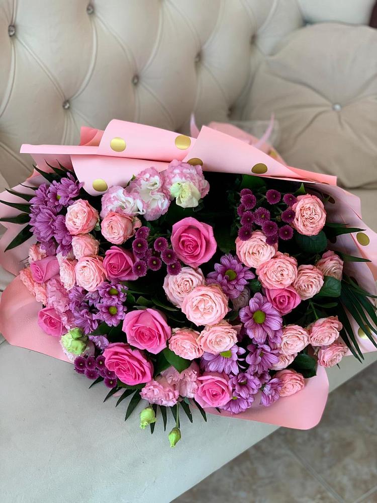 Букет цветов из: Хризантемы, Розы и Лизиантусы в Себрово