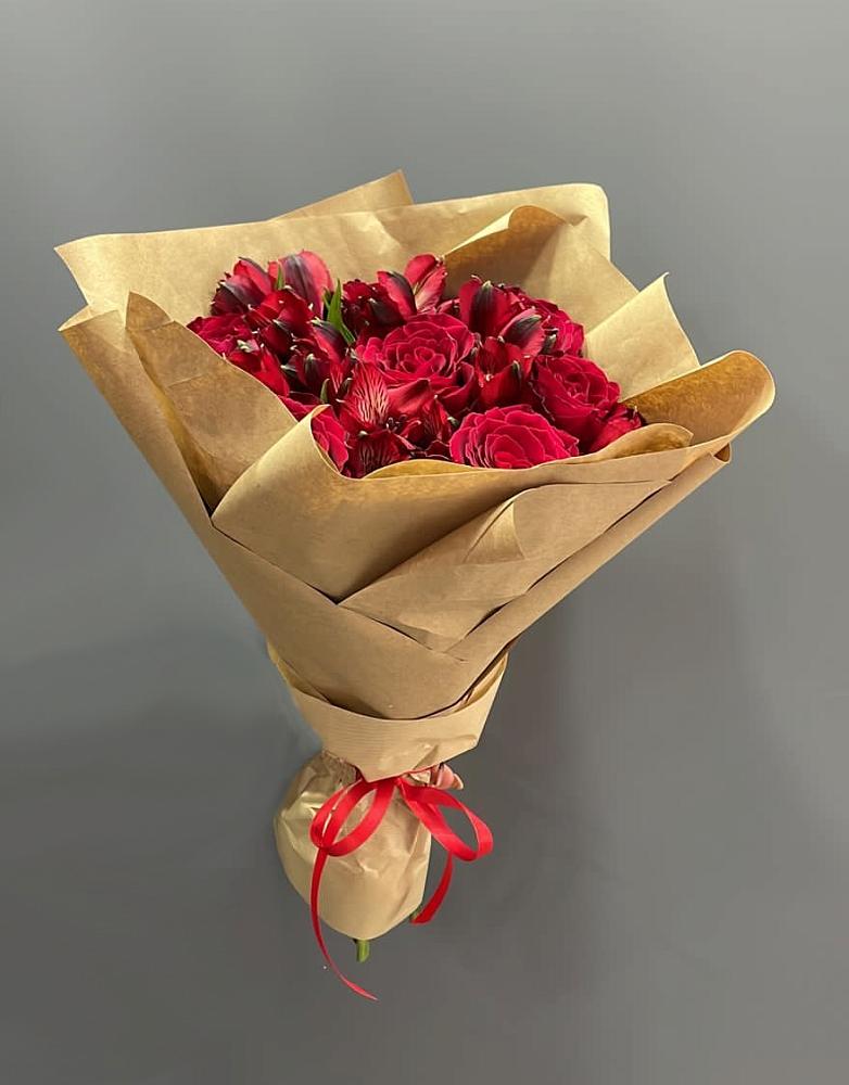 Букет цветов из: Альстромерии и Розы в Себрово