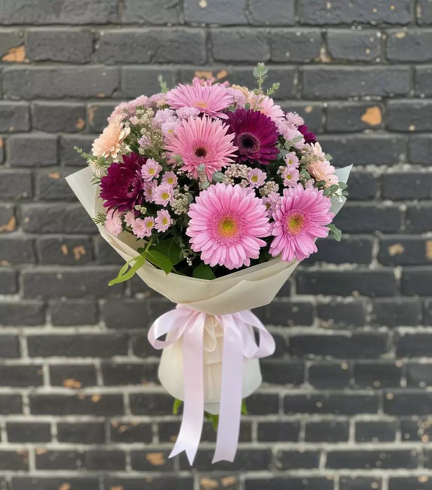 Букет цветов из: Герберы и Хризантемы в Себрово