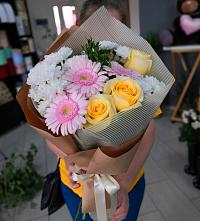 Букет цветов из:  Герберы, Розы и Хризантемы в Себрово