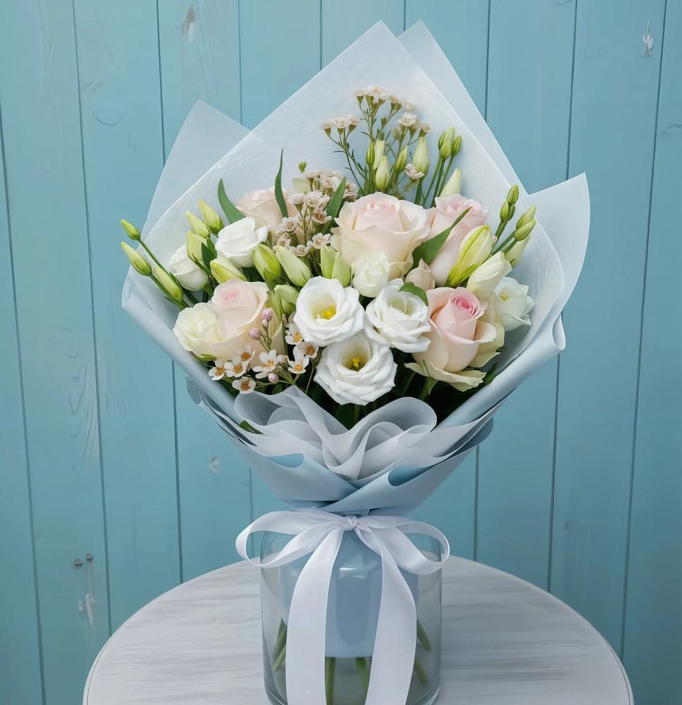 Букет цветов из: Розы и Лизиантусы в Себрово