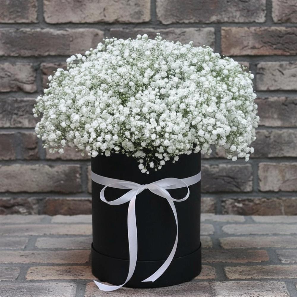 Цветочная композиция из Гипсофила в шляпной коробке в Себрово