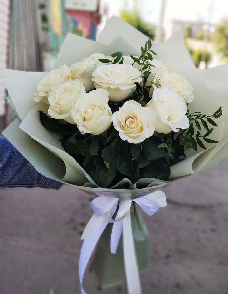 Букет Белые розы Проуд в Себрово