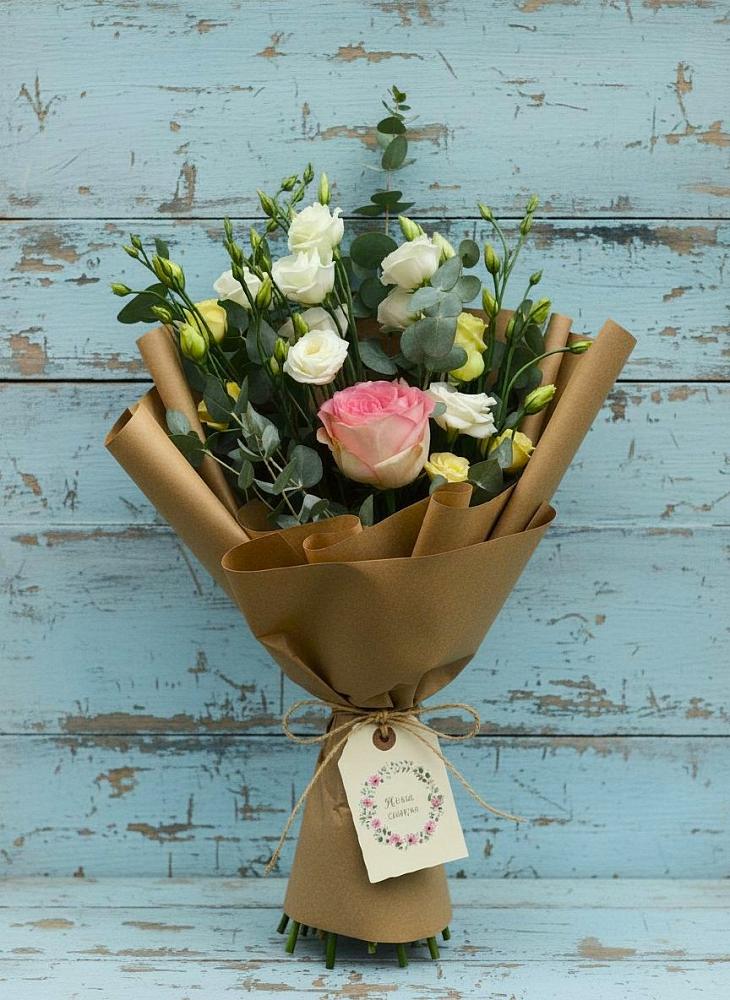 Букет цветов из: Розы и Лизиантусы в Себрово