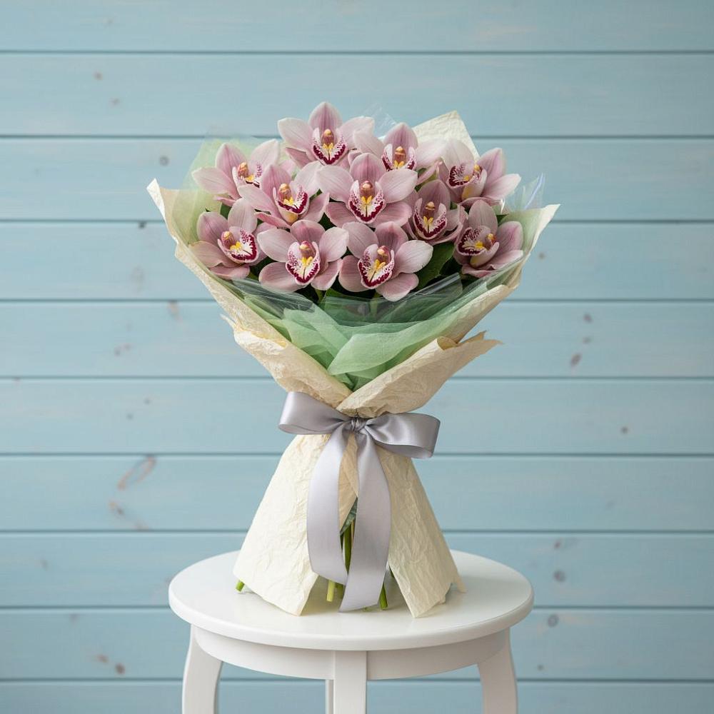 Букет цветов из: Орхидеи и Розы в Себрово