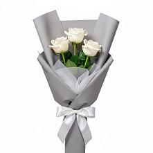 Букет 3 белые розы в Себрово