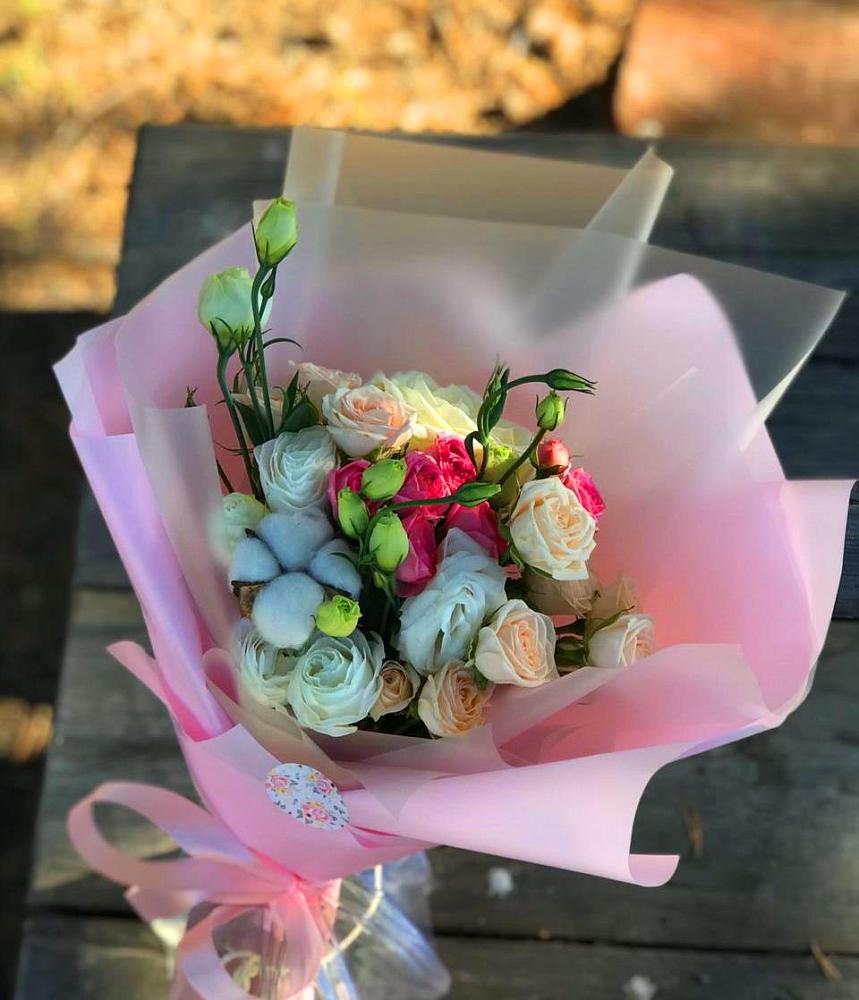 Букет цветов из: Розы и Лизиантусы в Себрово