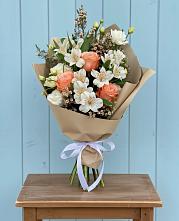 Букет цветов из:  Альстромерии, Лизиантусы, Розы и Хризантемы в Себрово