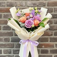 Букет цветов из:  Лизиантусы и Розы в Себрово