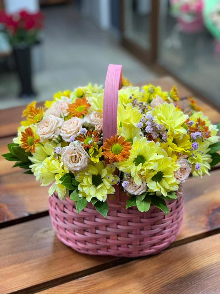 Цветочная композиция из Хризантемы и Розы в корзине в Себрово