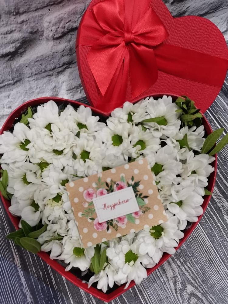 Цветочная композиция из Хризантемы в виде сердца в Себрово