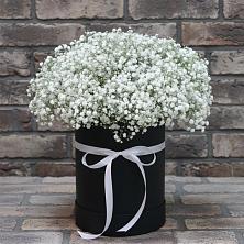 Цветочная композиция из Гипсофила в шляпной коробке в Себрово