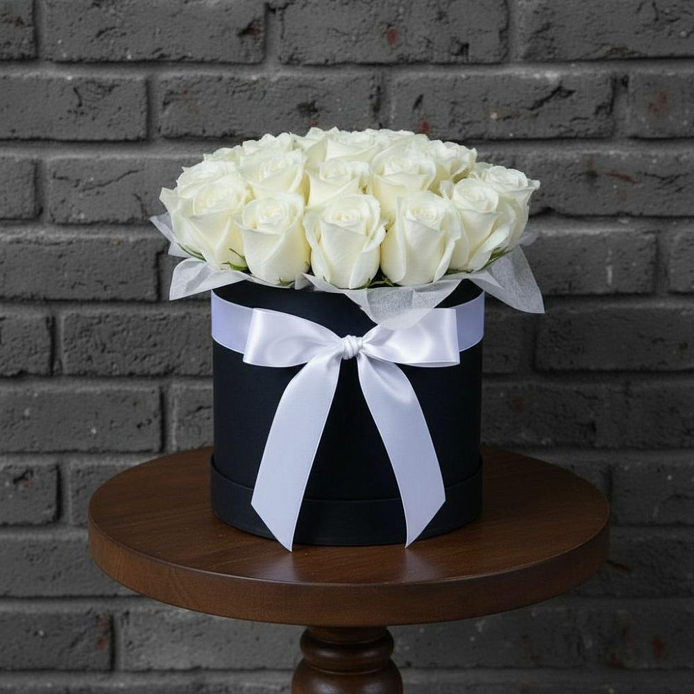 Цветочная композиция из Розы в шляпной коробке в Себрово