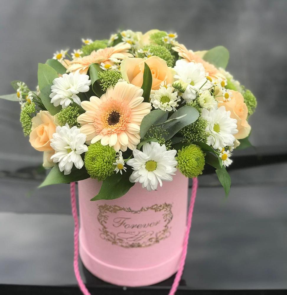 Цветочная композиция из Розы, Герберы и Хризантемы в шляпной коробке в Себрово