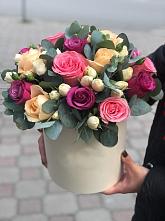Цветочная композиция из Розы в шляпной коробке в Себрово