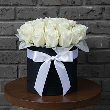 Цветочная композиция из Розы в шляпной коробке в Себрово