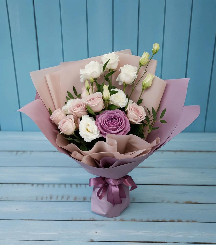 Букет цветов из: Розы и Лизиантусы в Себрово